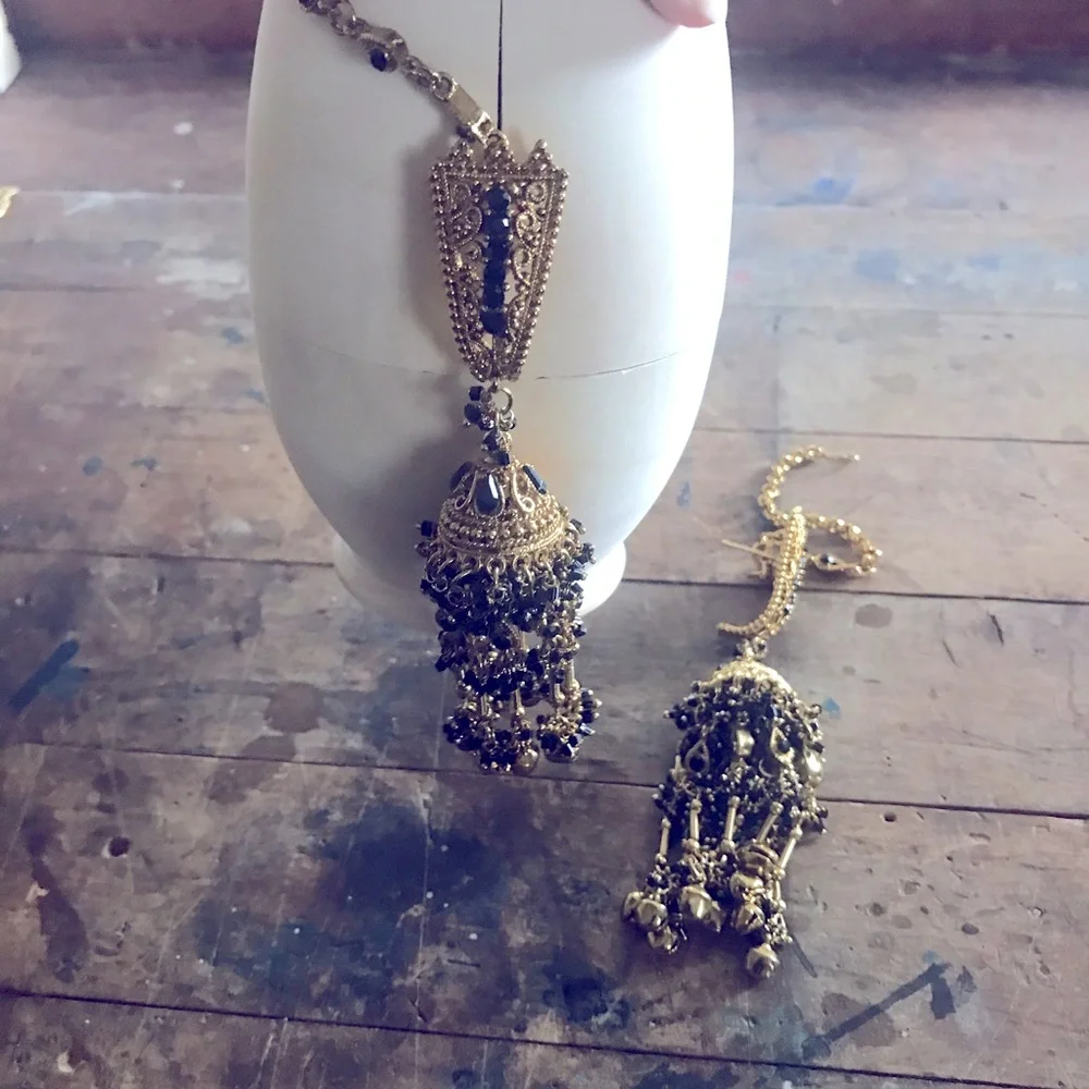 Vintage Indian earrings - Picture 2 of 9
